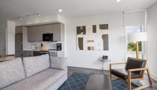 1 Queen Bed, 1-Bedroom Deluxe Mobility Access Apartment, Roll-In Shower, NSMK 