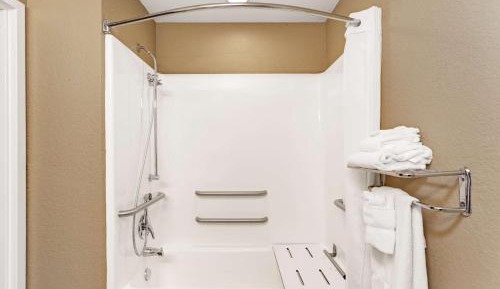 Queen Room - Mobility Access/Non-Smoking