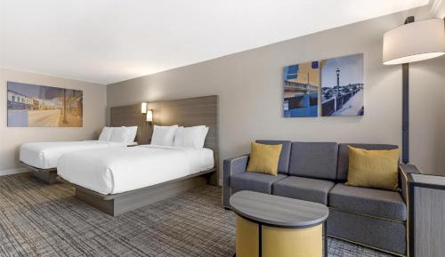 Queen Room with Two Queen Beds and Sofa Bed - Terrace/Non-Smoking