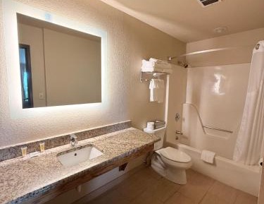Family Suite with One Queen Bed and Two Bunk Beds - Non-Smoking