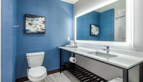 One-Bedroom Suite - Corner Room