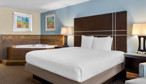King Room with Hot Tub - Non-Smoking