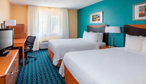 Queen Room with Two Queen Beds - Hearing Accessible
