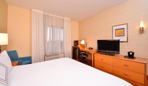 King Room with Transfer Shower - Mobility Access/Hearing Accessible