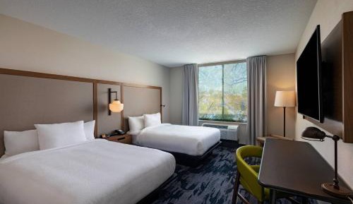 Queen Room with Two Queen Beds - Hearing Accessible