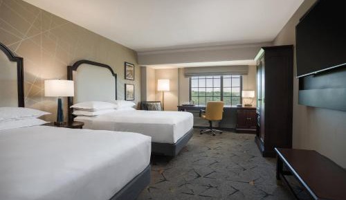 Club level, Guest room, 2 Queen, Garden view, High floor