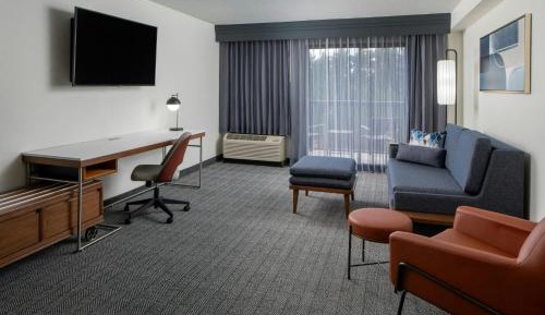 One-Bedroom King Suite with Sofa Bed - Hearing Accessible