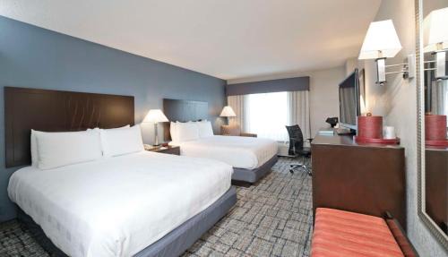 Queen Room with Two Queen Beds and Bath Tub - Disability Access/Non-Smoking 
