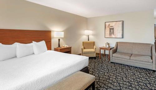 King Bed Room with Spa Bath
