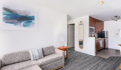 Two-Bedroom Suite with Adapted Tub - Mobility and Hearing Accessible