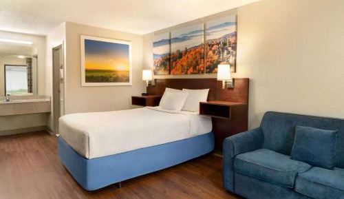 Deluxe Queen Room - Mobility Access/Non-Smoking