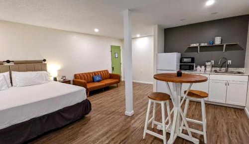 Deluxe King Room