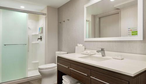 Queen Studio Suite - Hearing Access/Non-Smoking