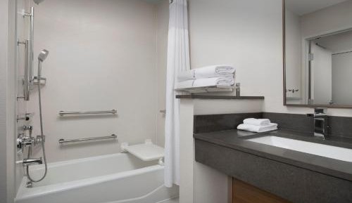 King Room with Bathtub - Mobility Access