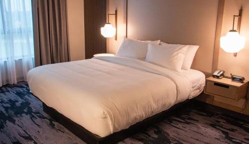 King Room with Bathtub - Mobility Access/Hearing Accessible