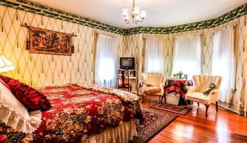 Deluxe King Room with Shower