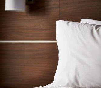 King Room - Hearing Accessible - Roll-in Shower