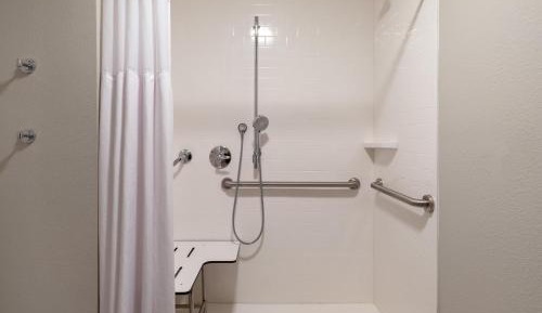 Studio King Suite with Roll In Shower - Mobility Accessible