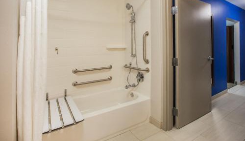 Standard King Room with Accessible Tub - Mobility Access