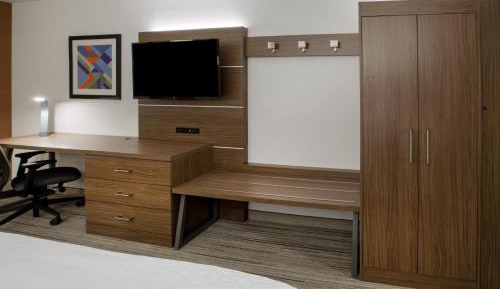 Standard King Room with Roll-In Shower - Communications Access