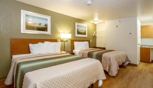 Studio with Two Queen Beds Non-Smoking 