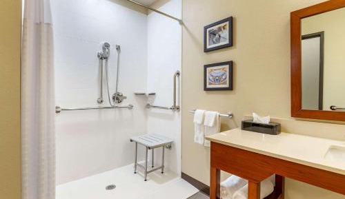 Queen Room with Two Queen Beds - Accessible/Non-Smoking 