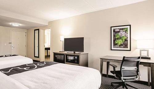 Queen Room with Two Queen Beds and Mobility/Hearing Access - Non-Smoking