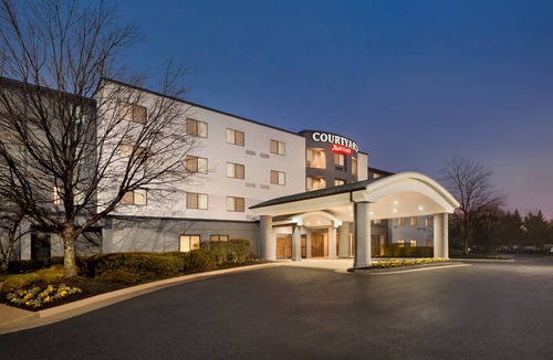 Woodbridge Hotel | Courtyard by Marriott Potomac Mills Woodbridge