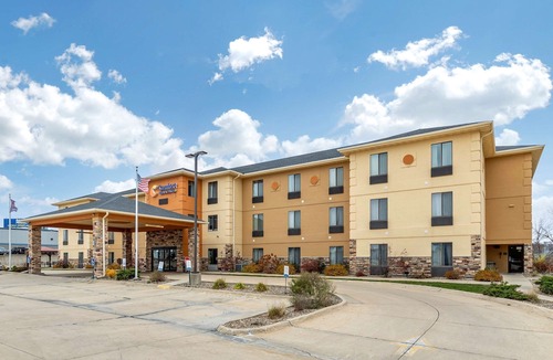 Cedar Rapids Hotel | Comfort Inn & Suites Cedar Rapids North - Collins Road