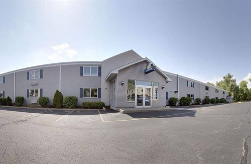 Cedar Falls Hotel | Days Inn by Wyndham Cedar Falls- University Plaza