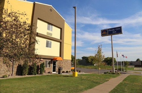 Muscatine Hotel | Best Western Pearl City Inn