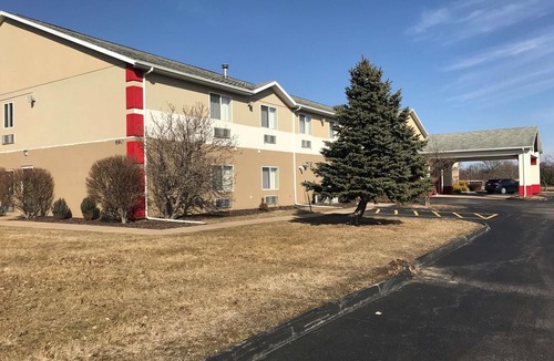 Bettendorf Hotel | SureStay Plus Hotel by Best Western Bettendorf