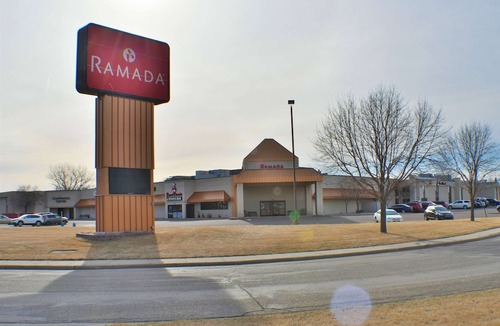 Sioux Falls Hotel | Ramada by Wyndham Sioux Falls Airport-Waterpark & Event Ctr