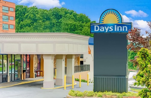 Towson Hotel | Days Inn by Wyndham Towson