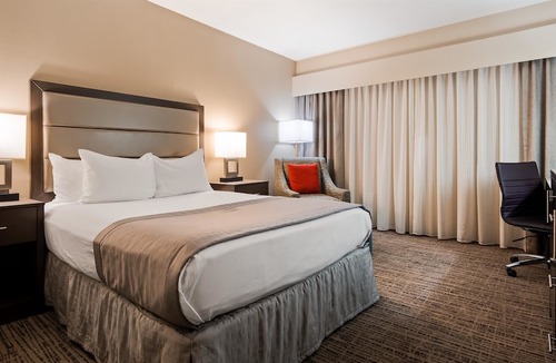 Clear Lake Hotel | Best Western Holiday Lodge