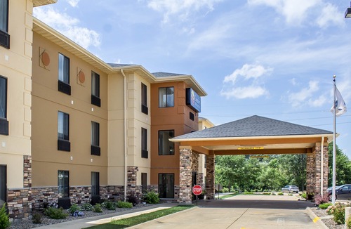 Cedar Rapids Hotel | Comfort Inn & Suites Cedar Rapids North - Collins Road
