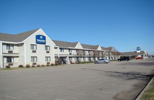 Faribault Hotel | Boarders Inn & Suites by Cobblestone Hotels - Faribault
