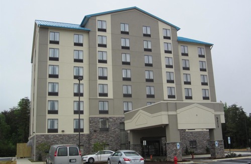 Thornburg Hotel | Best Western Plus Thornburg Inn & Suites