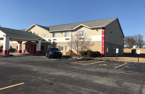 Bettendorf Hotel | SureStay Plus Hotel by Best Western Bettendorf