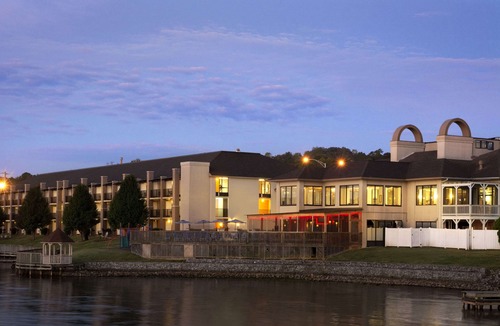Guntersville Hotel | Wyndham Garden Lake Guntersville