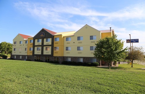 Muscatine Hotel | Best Western Pearl City Inn