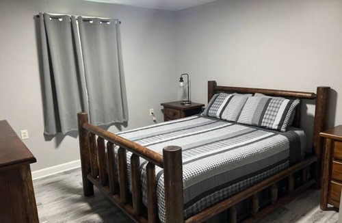 Fackler Cabin | 6 Bedroom Country Riverside Lodge