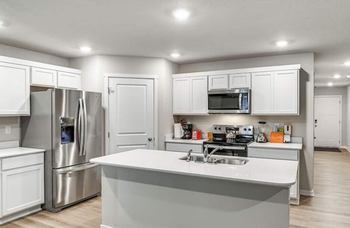 Waukee House | 1 Mi to Golf: Quiet Waukee Home w/Fireplace!