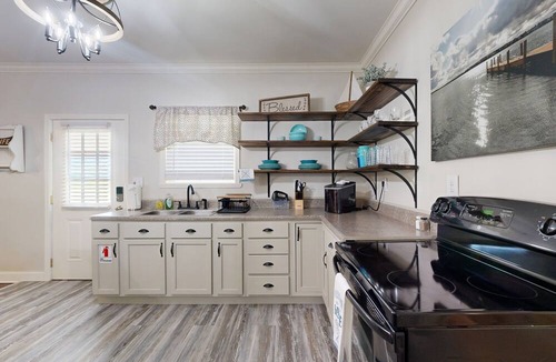 Guntersville House | Cozy home- Close to Lake and Boat Ramp