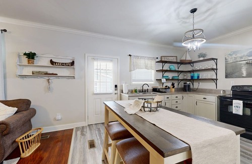 Guntersville House | Cozy home- Close to Lake and Boat Ramp