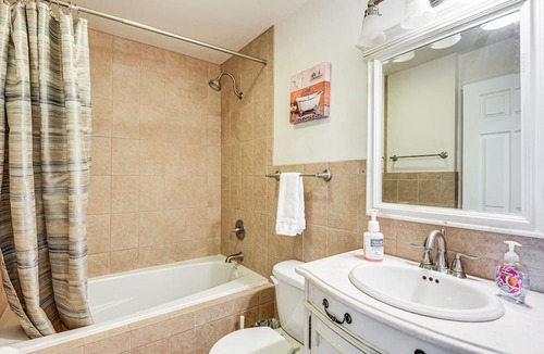 Greektown House | Bright Townhome: Walk to Johns Hopkins Bayview!