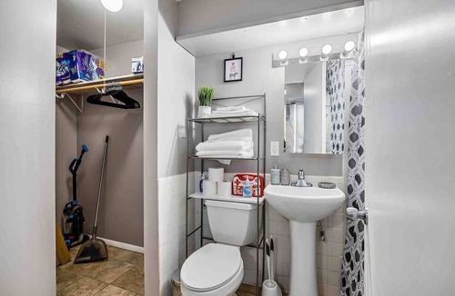 Aurora Apartment | This apartment is a 1 bedroom(s), 1 bathrooms, located in Aurora, IL.