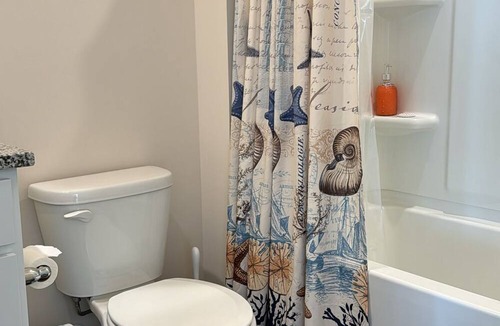Northeast Raleigh House | A brand new, comfortable and clean private bathroom E