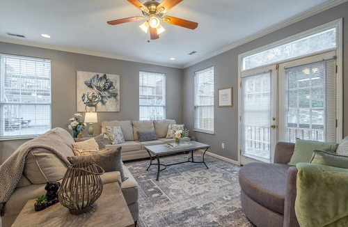 Ashley Oaks House | Furnished Three-story two car garage, end-unit townhome in Knoxville / Farragut