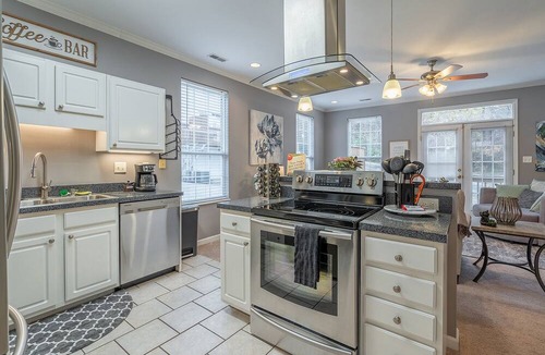 Ashley Oaks House | Furnished Three-story two car garage, end-unit townhome in Knoxville / Farragut